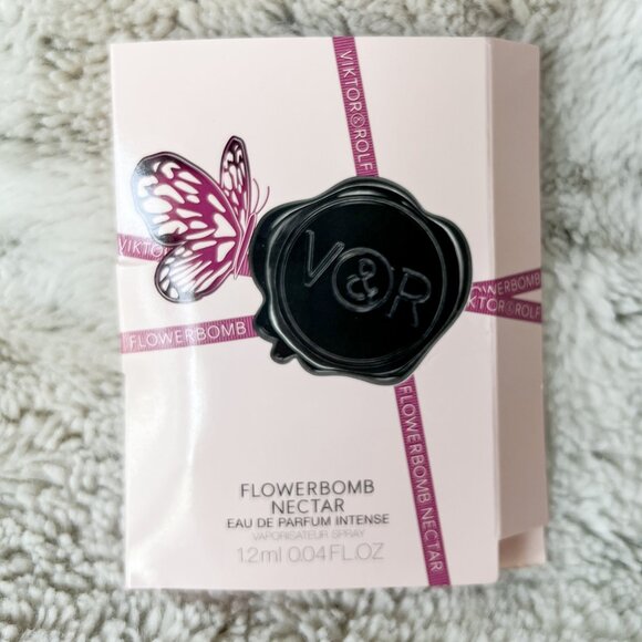 Viktor & Rolf 5-Piece Luxury Fragrance Set โ Good Fortune, Flowerbomb, Spicebomb - Picture 5 of 7